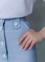 Джинсовая юбка длины миди на пуговицах