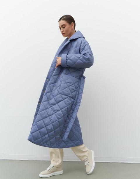 Утепленное пальто с накладными карманами