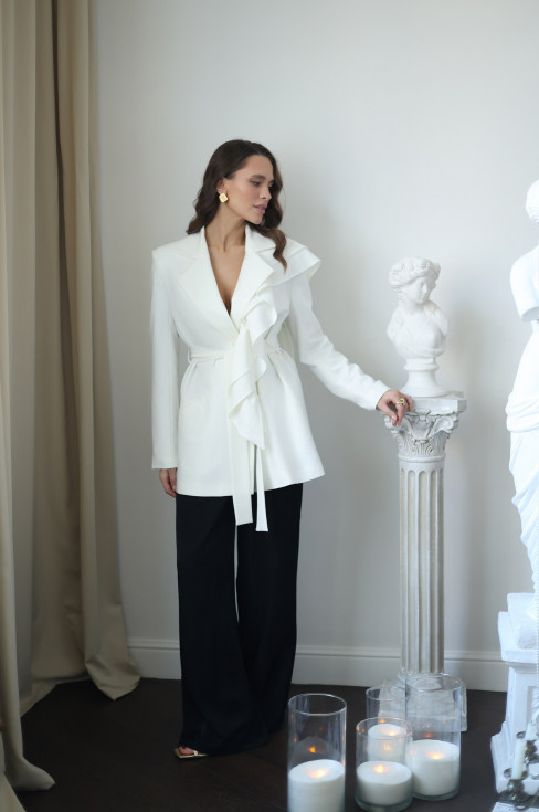 Жакет со съёмным воланом и поясом 