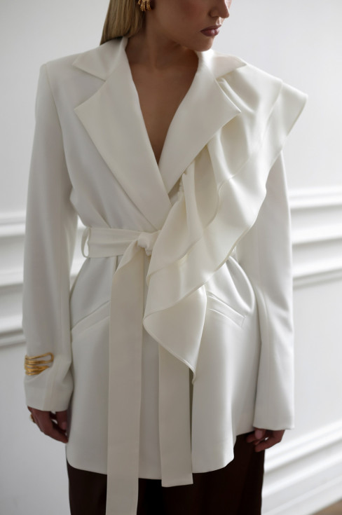 Жакет со съёмным воланом и поясом 