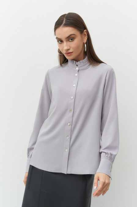 Блуза с оригинальным воротником стойка