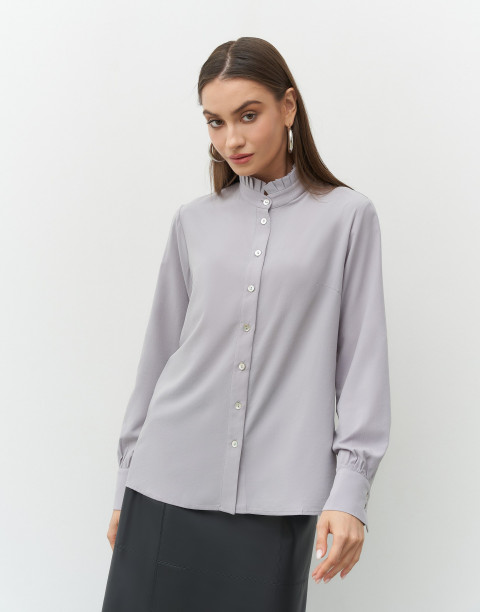 Блуза с оригинальным воротником стойка