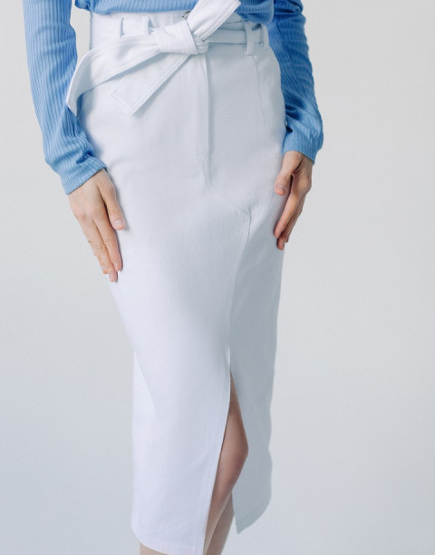 Джинсовая юбка с разрезом и карманами