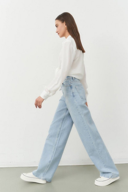 Образ с широкими джинсами