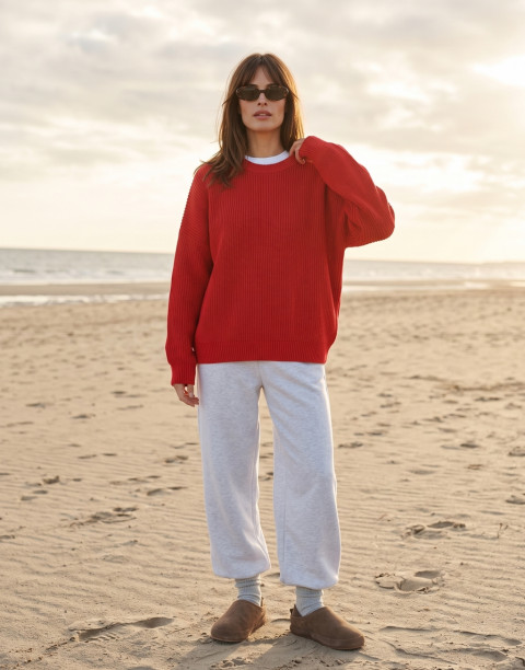 Вязанный джемпер свободного кроя в алом оттенке