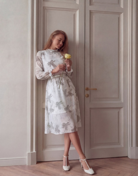 Платье-миди свободного кроя с поясом