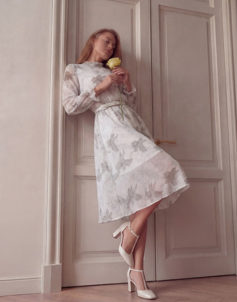 Платье-миди свободного кроя с поясом